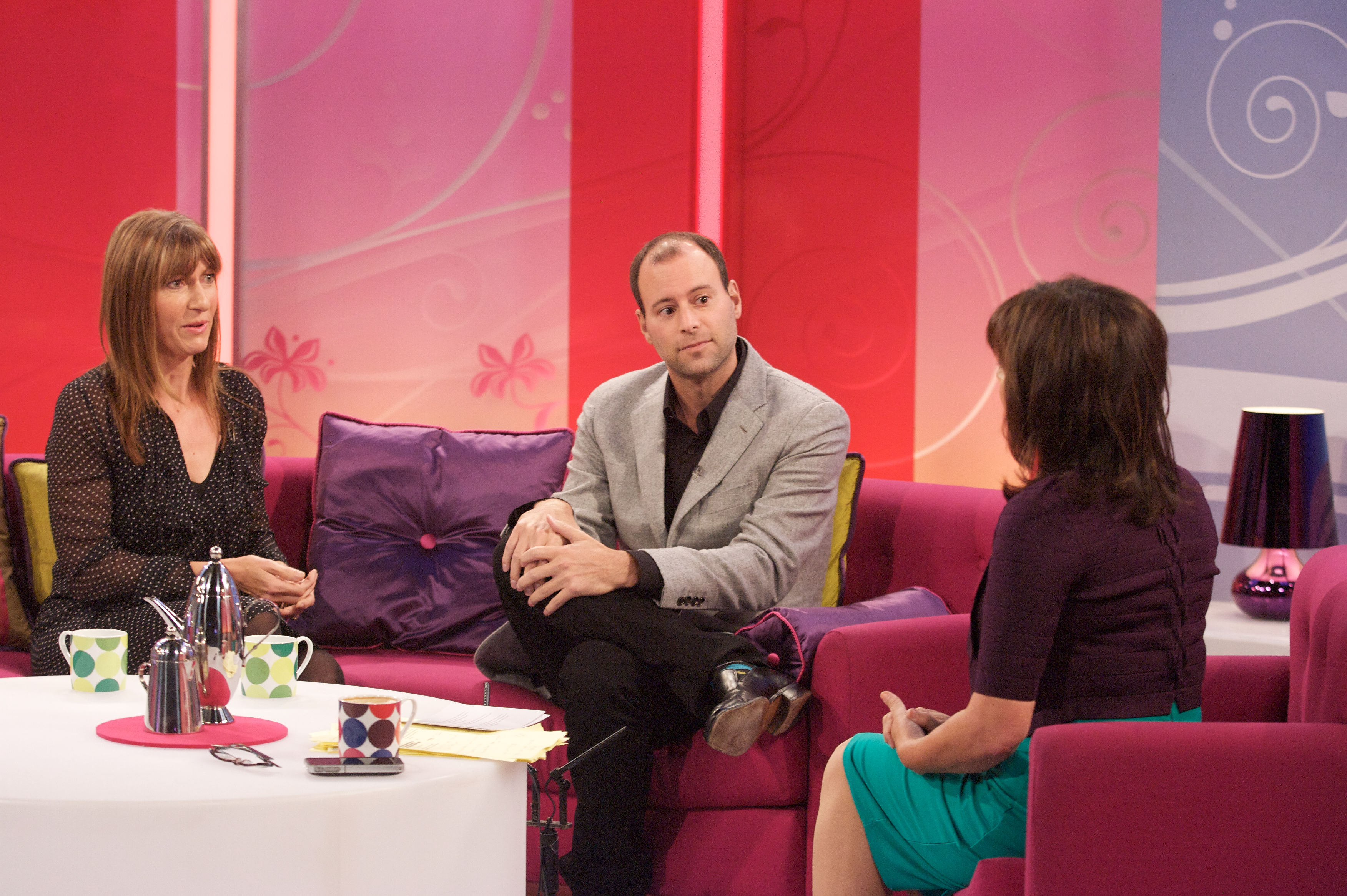 Ноэль Бидерман с ведущей Лоррейн Келли на канале Lorraine Live в сентябре 2011 года.