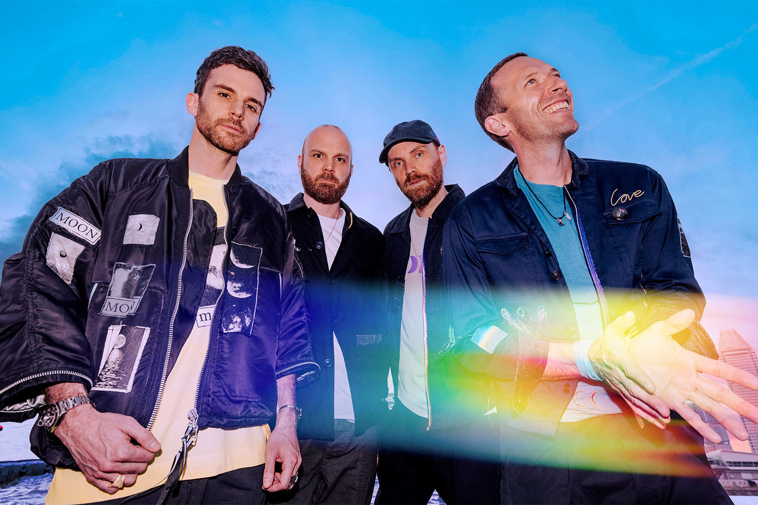 Coldplay объявили, что новый альбом Moon Music выйдет 4 октября — на виниле, сделанном из переработанных пластиковых контейнеров.