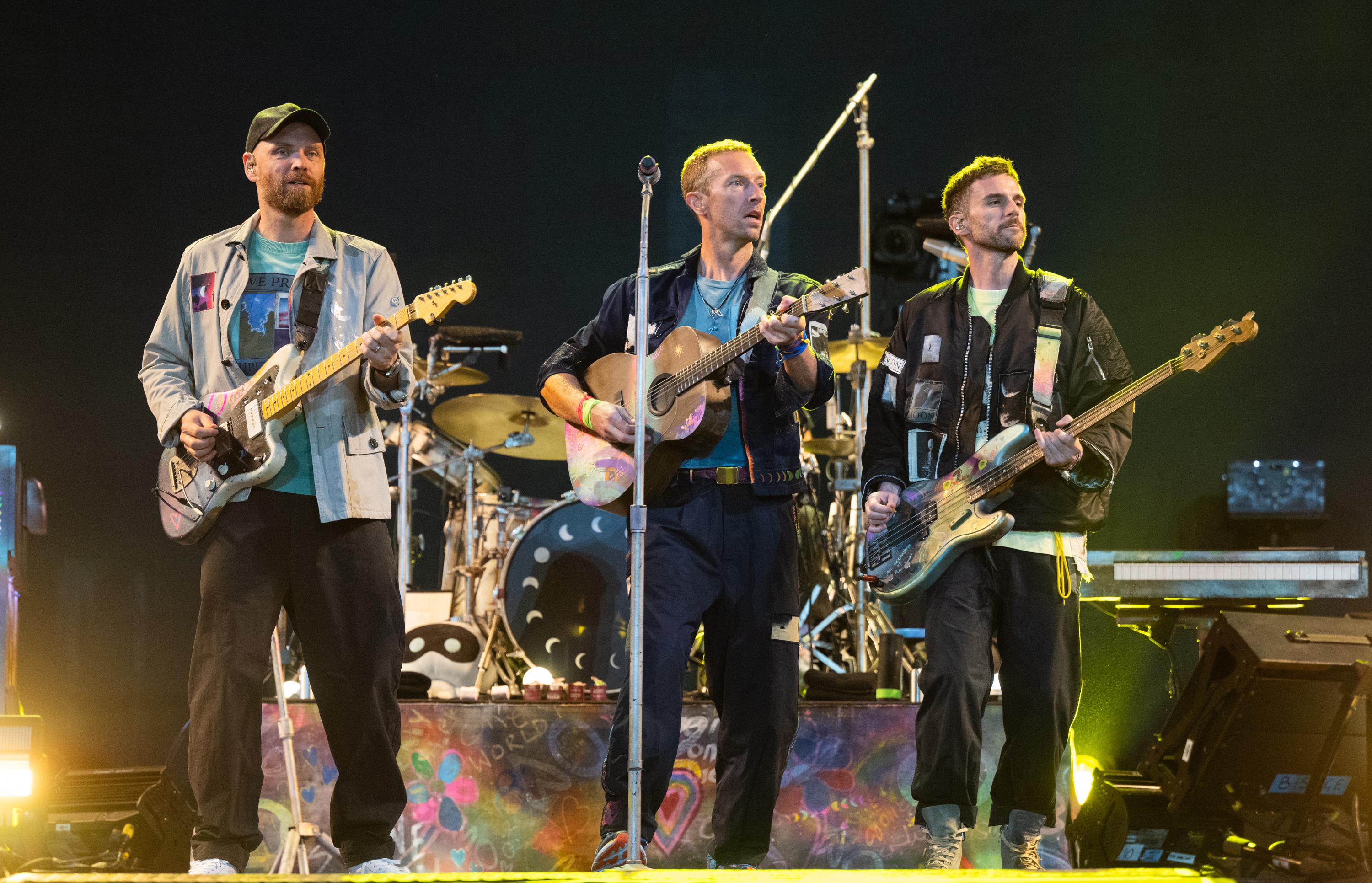 Coldplay выступили в Гластонбери в субботу вечером перед 120 000 фанатов