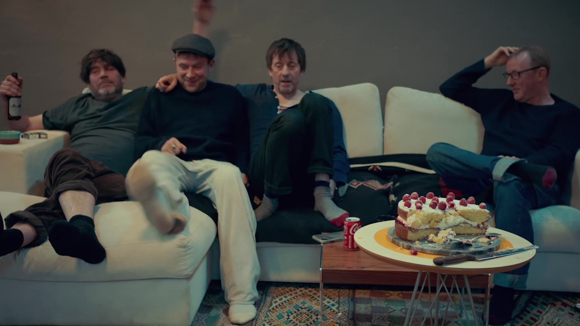 В новом фильме Blur снова собираются вместе в «загородном доме» Дэймона Албарна.