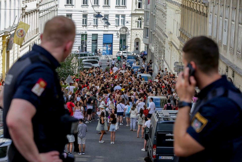 Это произошло после того, как три концерта Тейлора в Австрии были отменены после раскрытия террористического заговора.