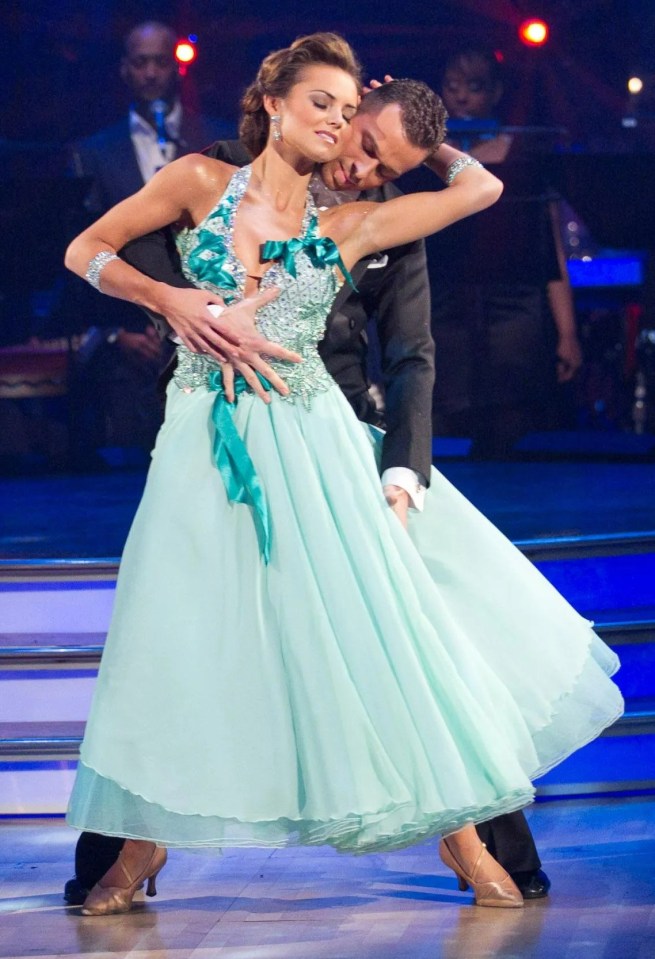 Артем Чигвинцев и Кара Тойнтон на шоу Strictly Come Dancing в 2010 году