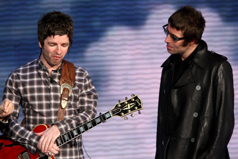 Oasis переиздадут классический альбом с ранее не издававшимися версиями хитов в течение нескольких дней после подтверждения масштабного тура в следующем году