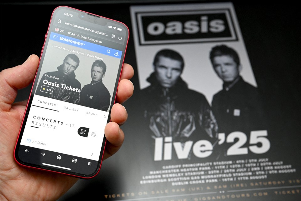 Поклонники Oasis, тратящие деньги на билеты на реюнион-тур, дают экономике огромный импульс